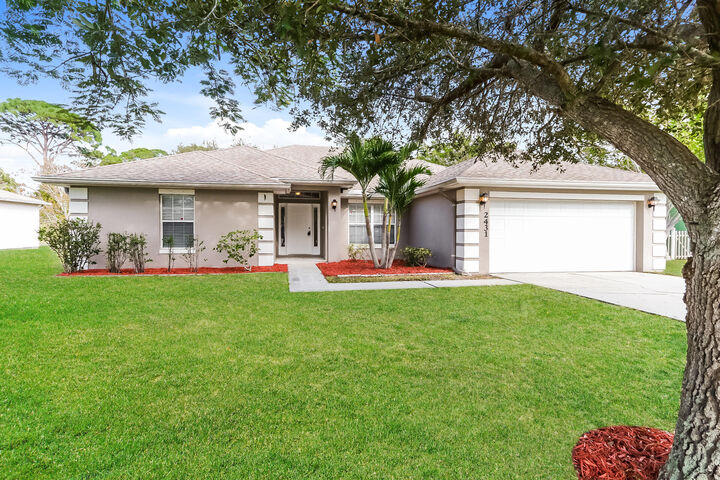 Property Photo: 2431 SE Gilbert Avenue FL 34952