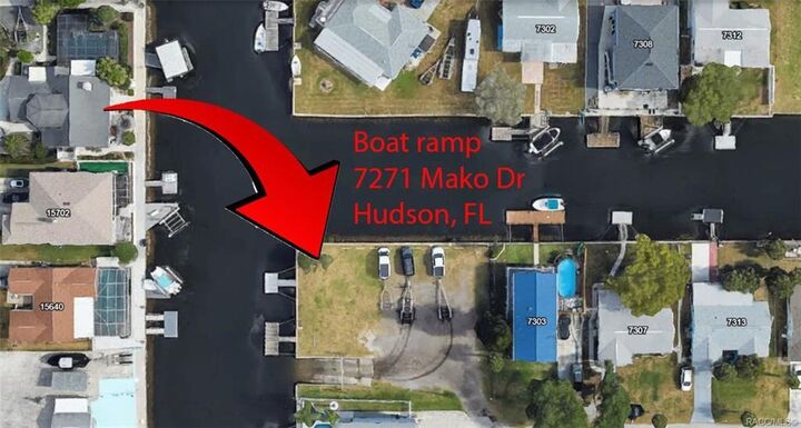 Property Photo:  8133 Gulf Way  FL 34667 