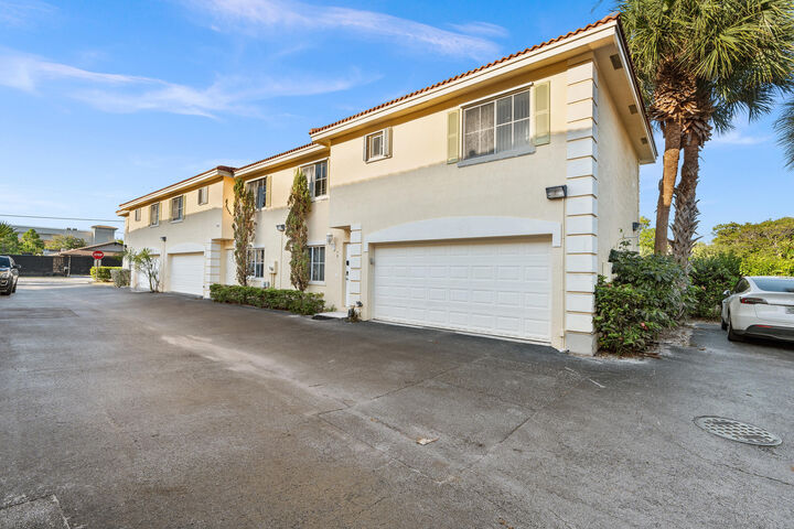 Property Photo:  190 SE 2nd Street  FL 33441 
