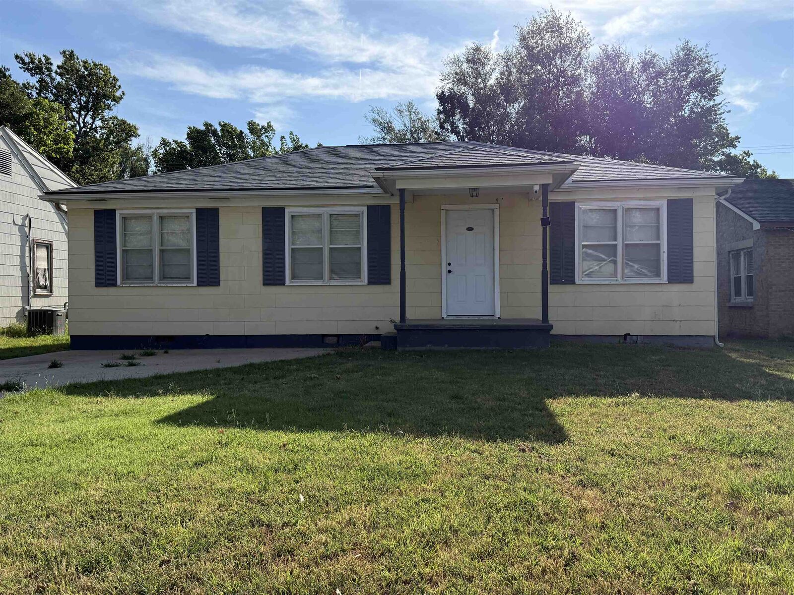 Property Photo: 712 N 8th KS 67005