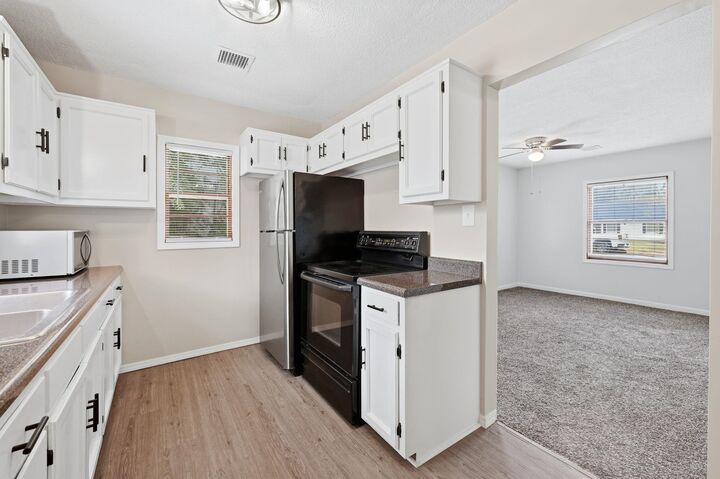 Property Photo: 1415 E Evanston St KS 67219-1330