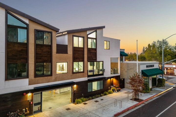Property Photo:  920 Woodside Road  CA 94061 