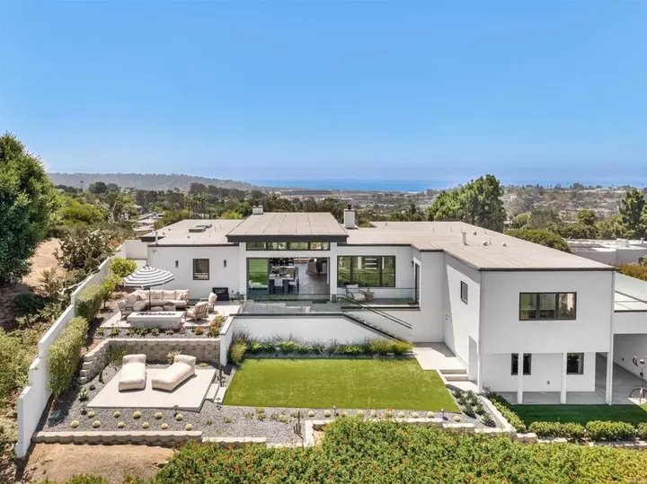 Property Photo: 1110 Solana Drive CA 92014