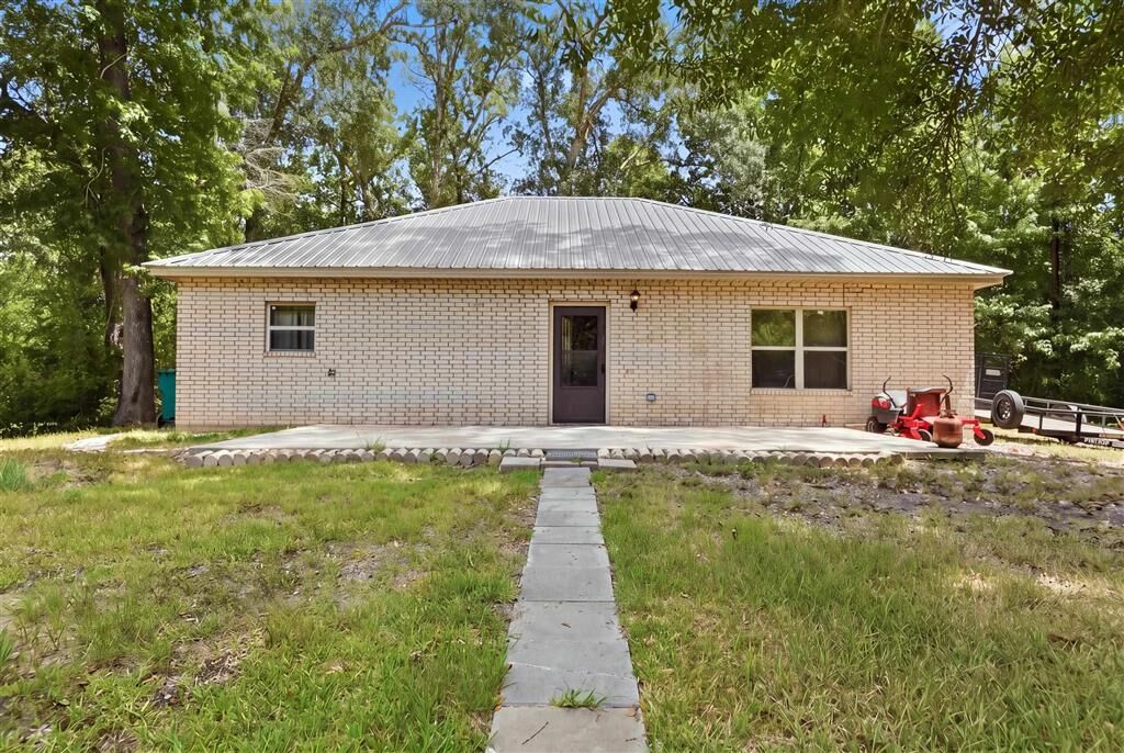 Property Photo: 3518 U.s. 90 Highway LA 70663