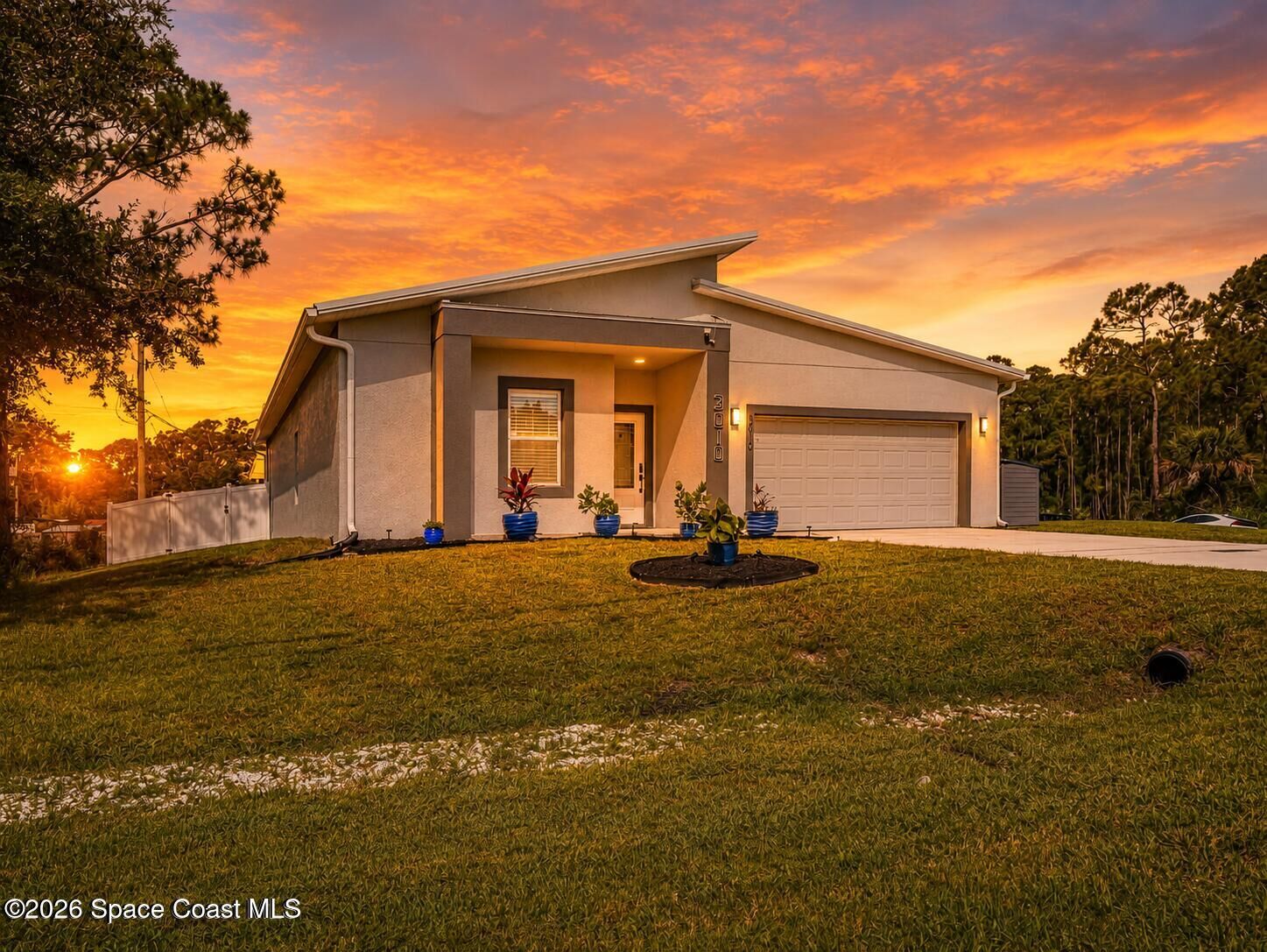 Property Photo:  3010 Eldron Boulevard SE  FL 32909 