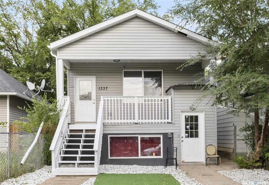 Property Photo:  1337 Athol Street  SK S4T 3C6 