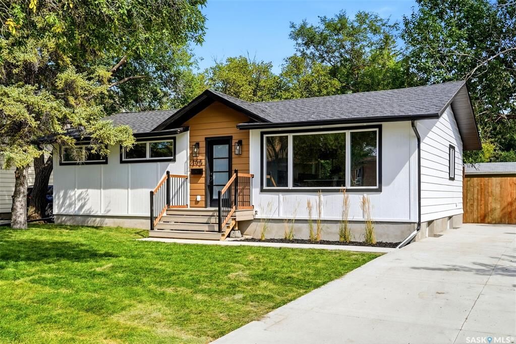 Property Photo:  195 Massey Road  SK S4S 4N3 