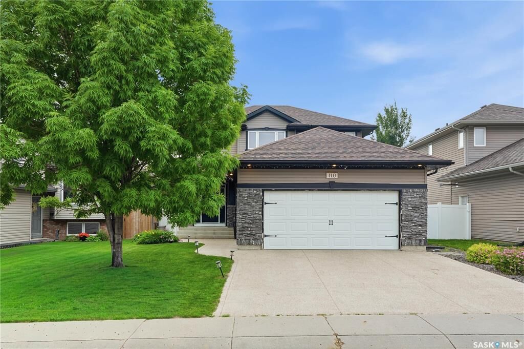 Property Photo:  110 Stepney Crescent  SK S7T 0A5 