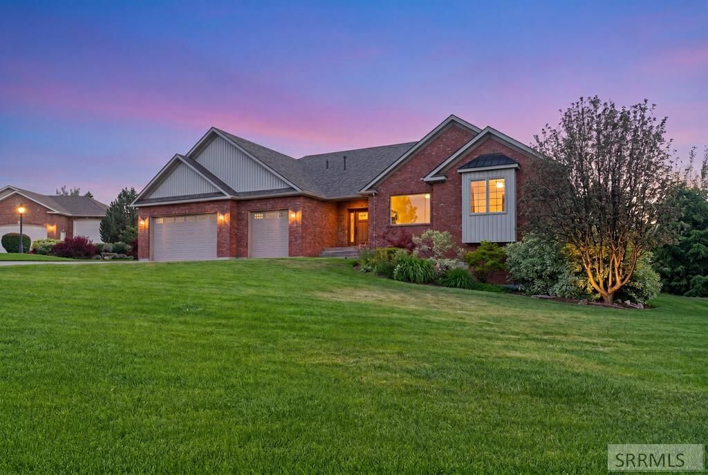Property Photo:  626 Autumn Court  ID 83440 