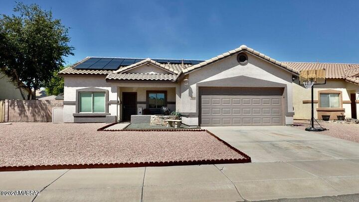 Property Photo: 630 E Racine Place AZ 85122
