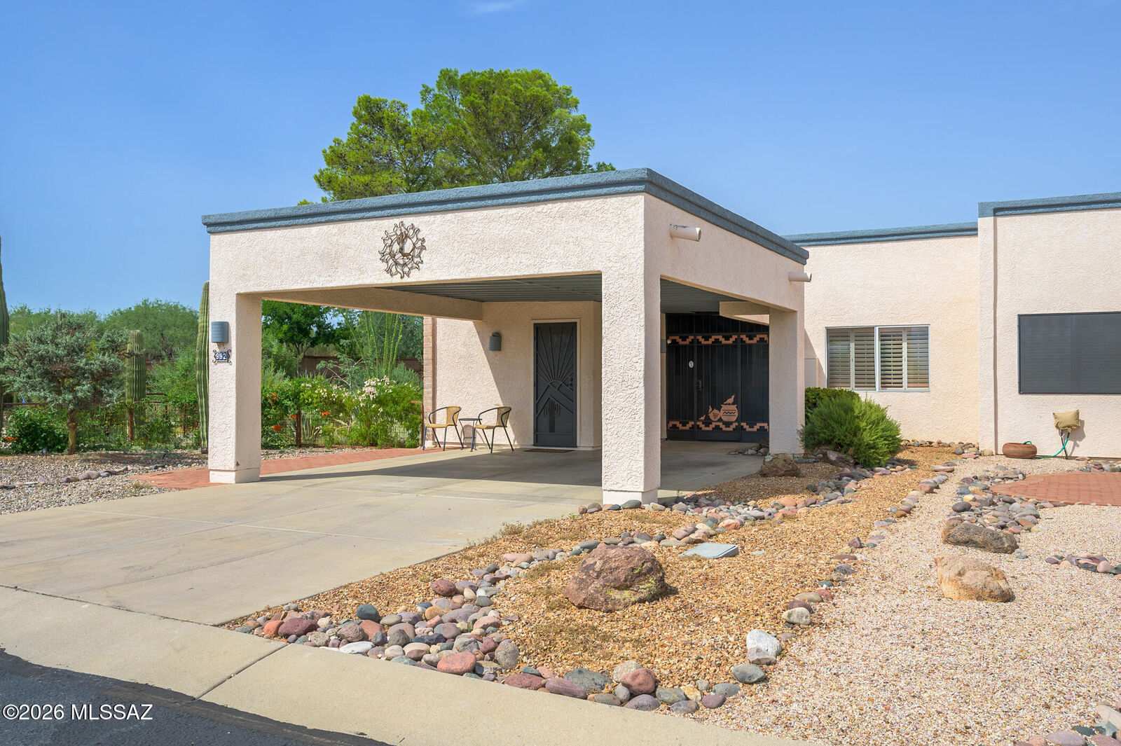 Property Photo:  992 W Camino Del Arrendajo  AZ 85622 