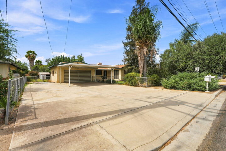 Property Photo: 861 Halsey Street CA 93257