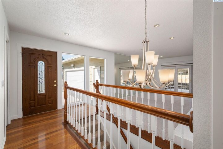 Property Photo: 904 W 25th Avenue WA 99337