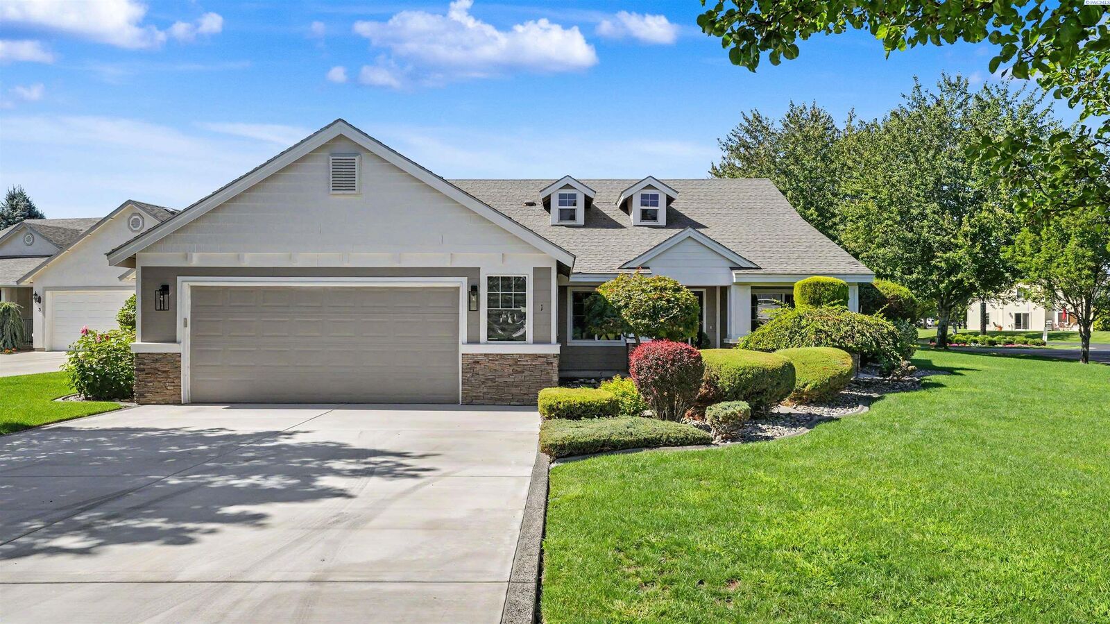 Property Photo: 1 Dahlia Ct WA 99301