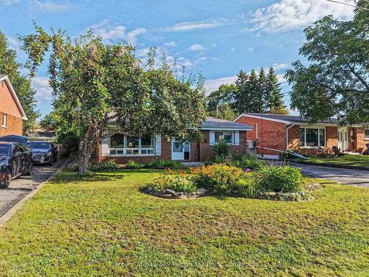 Photo de la propriété:  328 McKenzie Avenue  ON P1B 7E2 