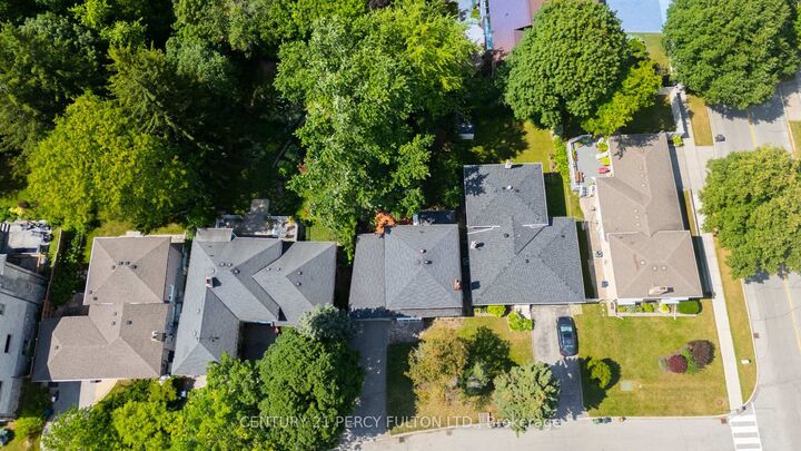 Photo de la propriété: 6 Donna Court ON M2M 2C8