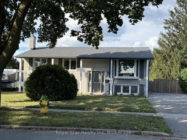 Property Photo:  150 Applewood Crescent  ON N1H 6B7 