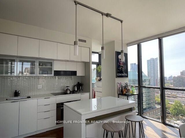 Photo de la propriété:  110 Charles Street E 1803  ON M4Y 1T5 