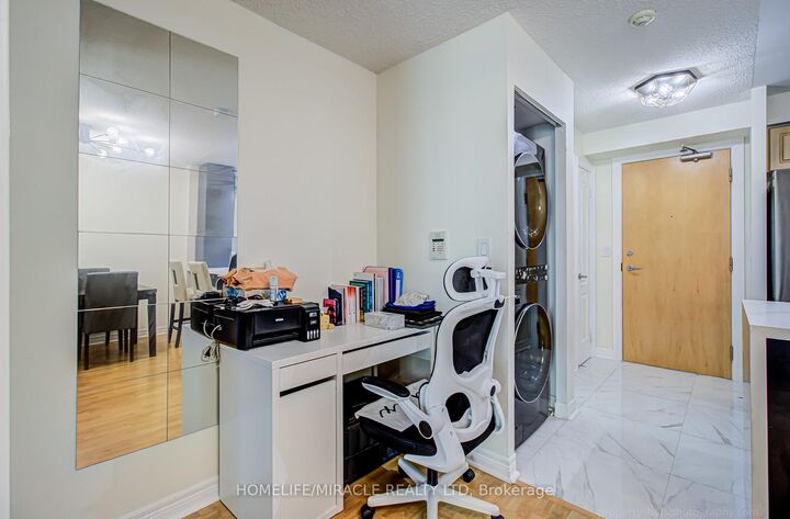 Property Photo: 212 Eglinton Avenue 705 ON M4P 0A3