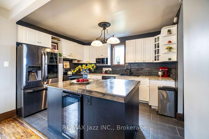 Property Photo:  180 Olive Avenue  ON L1H 2P2 