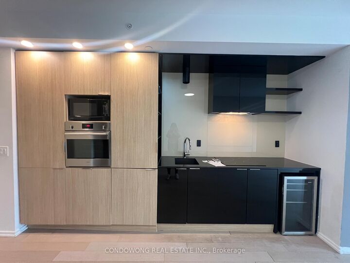 Property Photo:  70 Temperance Street 2901  ON M5H 0B1 