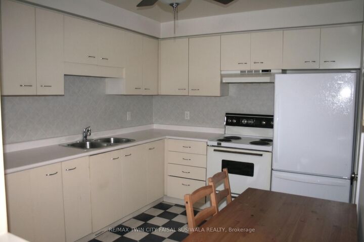 Property Photo:  565 Greenfield Avenue 312  ON N2C 2P3 