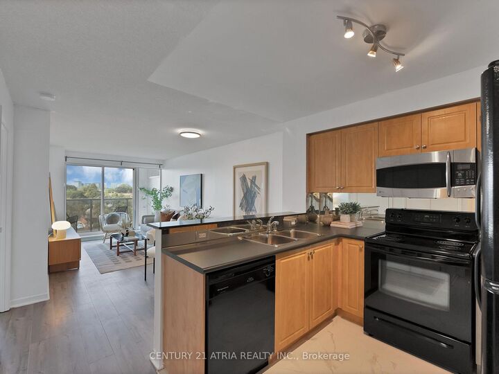Property Photo:  1040 The Queensway Avenue N 502  ON M8Z 0A7 