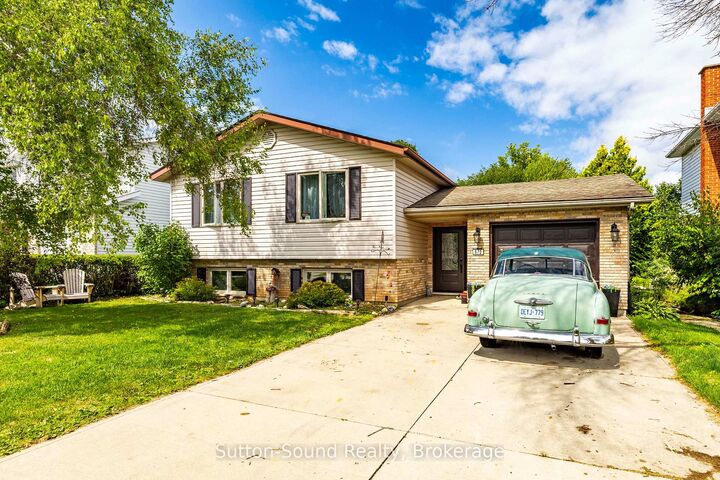 Property Photo:  872 26th Street E  ON N4K 6T4 