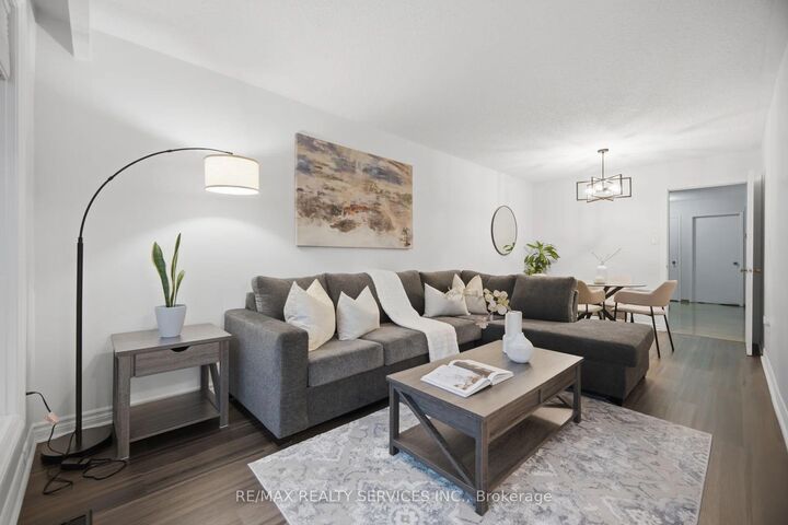 Photo de la propriété:  2414 Whaley Drive  ON L5B 2B5 