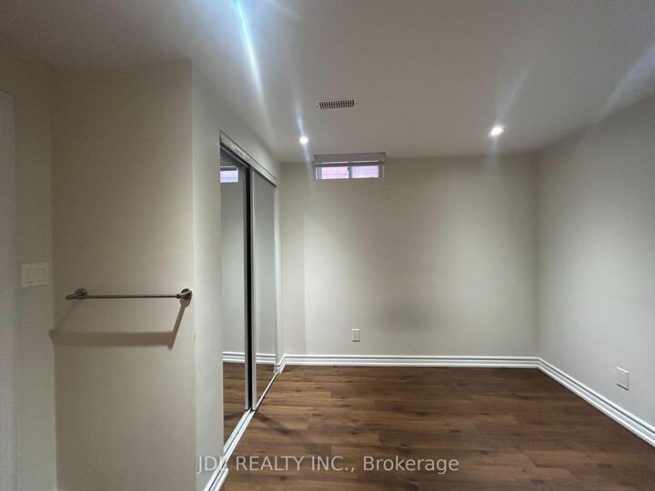Property Photo:  36 Bendamere Cres Crescent Entire Two-Bedroom Bsmt  ON L3P 6Y1 