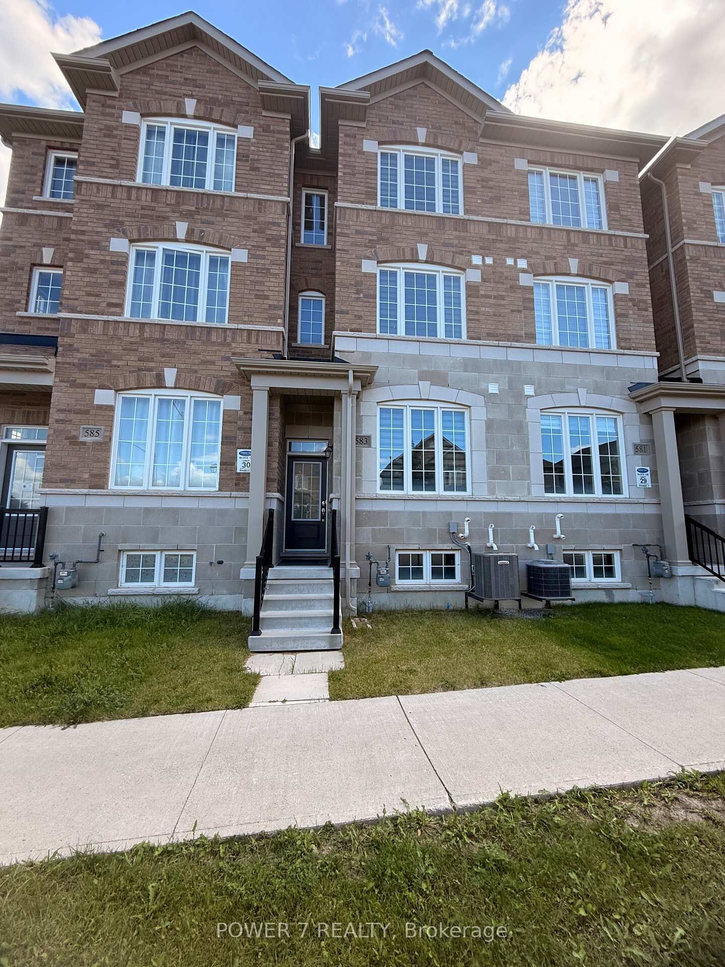 Property Photo:  583 White's Hill Avenue  ON L6B 1N9 