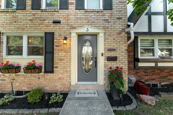 Property Photo:  2230 Upper Middle Road 3  ON L7P 2Z9 