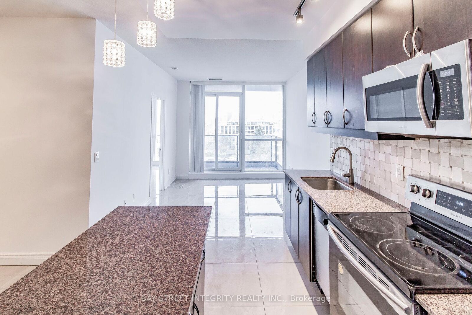 Property Photo:  2885 Bayview Avenue 813  ON M2K 0A3 