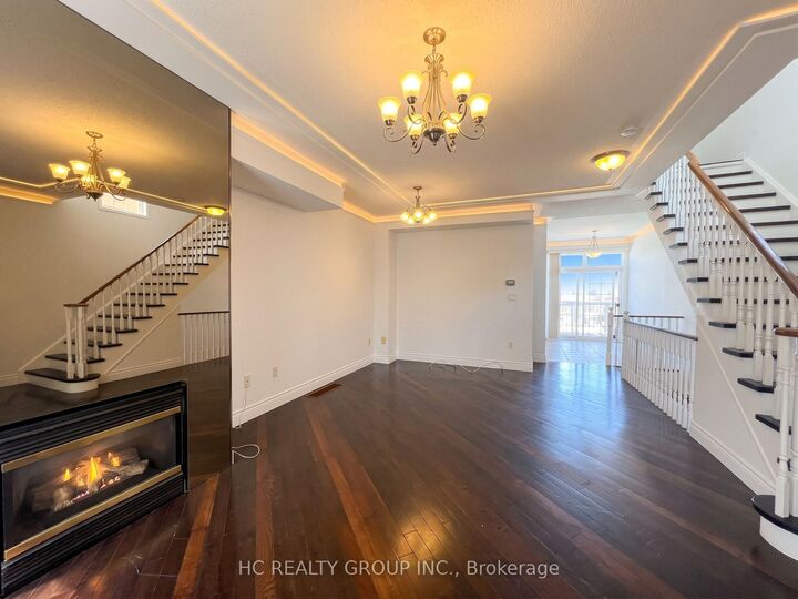 Property Photo:  10 Post Oak Drive 19  ON L4E 4H8 