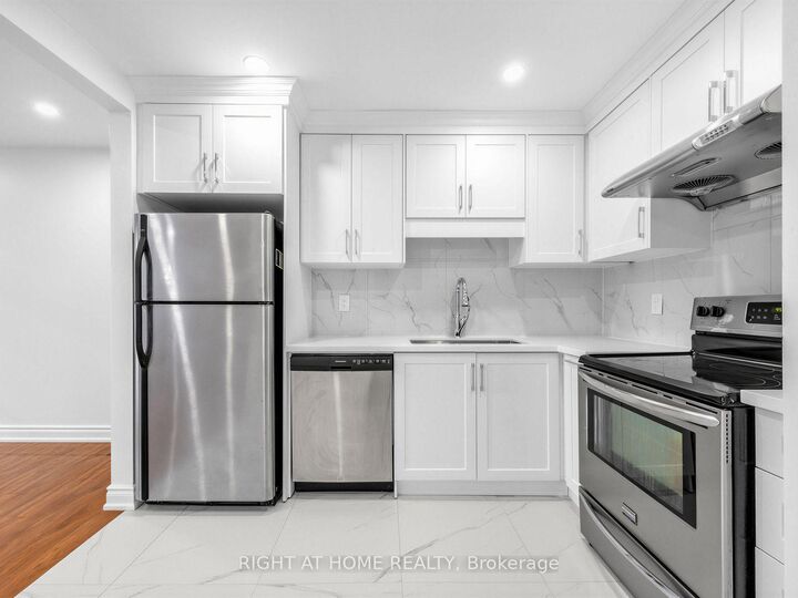 Property Photo:  336 Sprucewood Court  ON M1W 1R1 