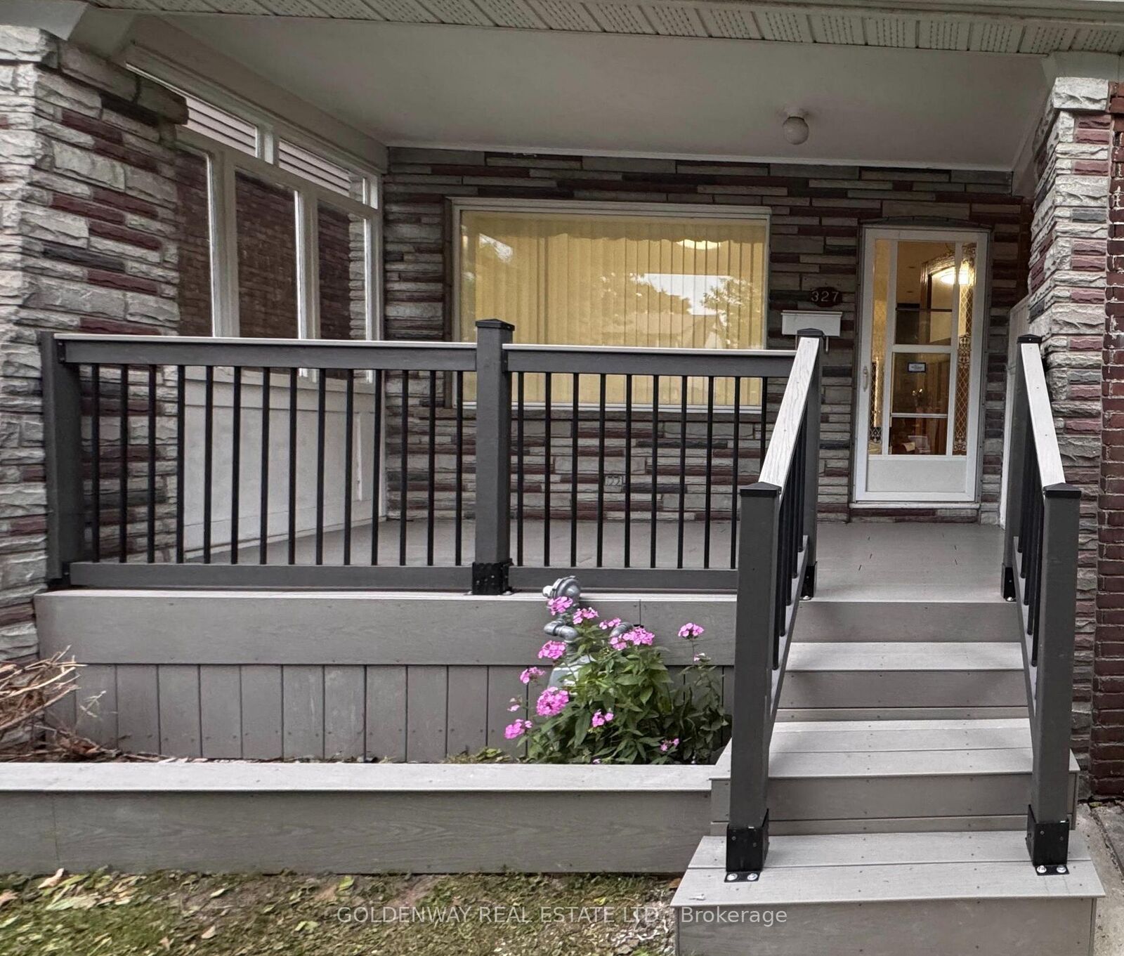 Property Photo:  327 Springdale Boulevard  ON M4C 2A3 