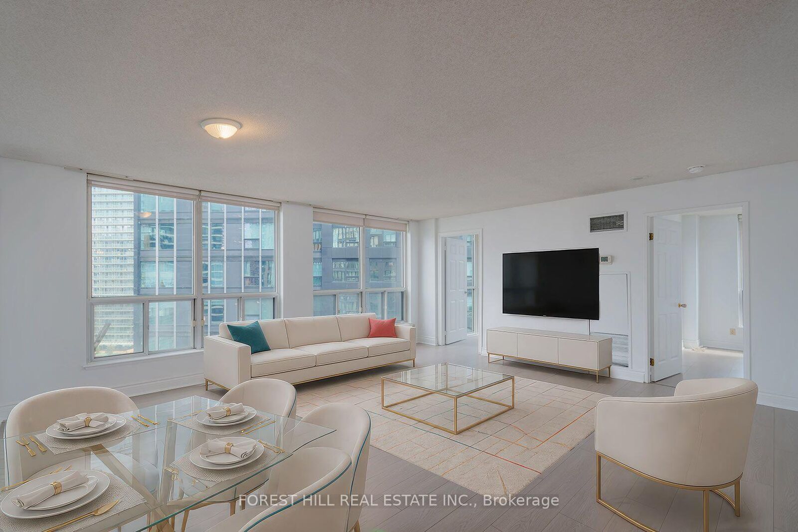 Property Photo:  24 Wellesley Street W 1811  ON M4Y 2X6 