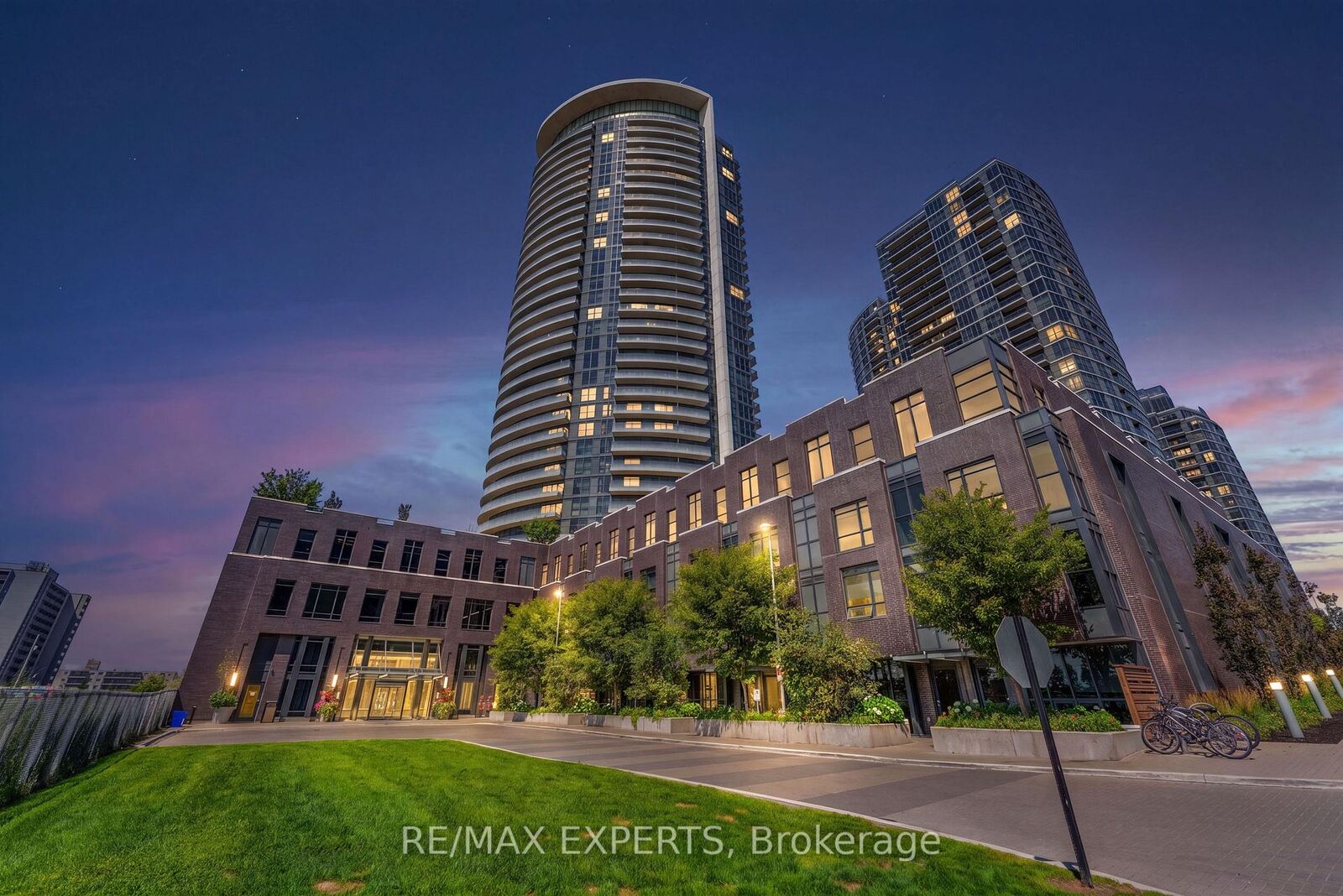 Property Photo:  30 Gibbs Road 1902  ON M9B 0E4 