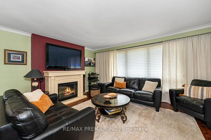 Property Photo:  2894 Weston Road  ON M9M 2S5 