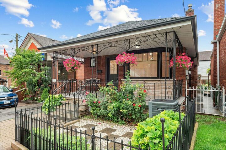 Property Photo:  436 Oakwood Avenue  ON M6E 2W5 
