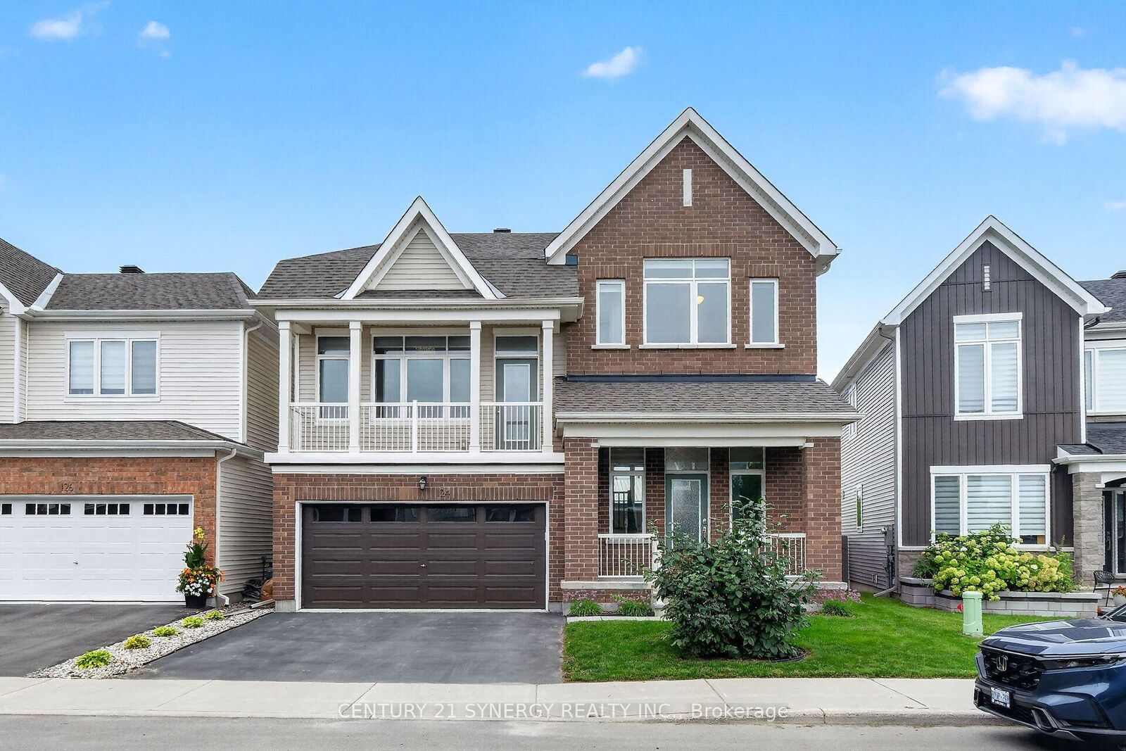 Property Photo:  124 Des Aubrais Crescent  ON K1W 1H2 