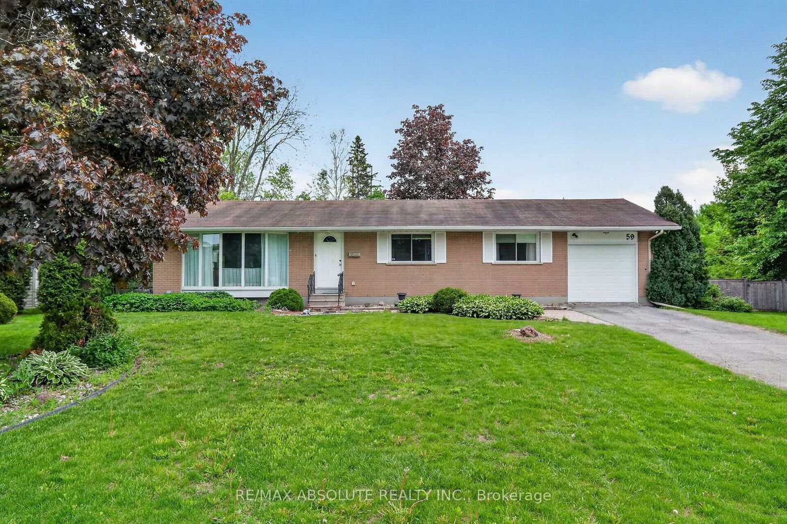 Property Photo:  59 Evergreen Drive  ON K2H 6C5 