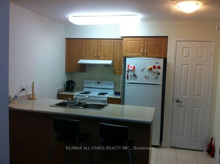 Property Photo:  35 Hollywood Avenue 210  ON M2N 0A9 