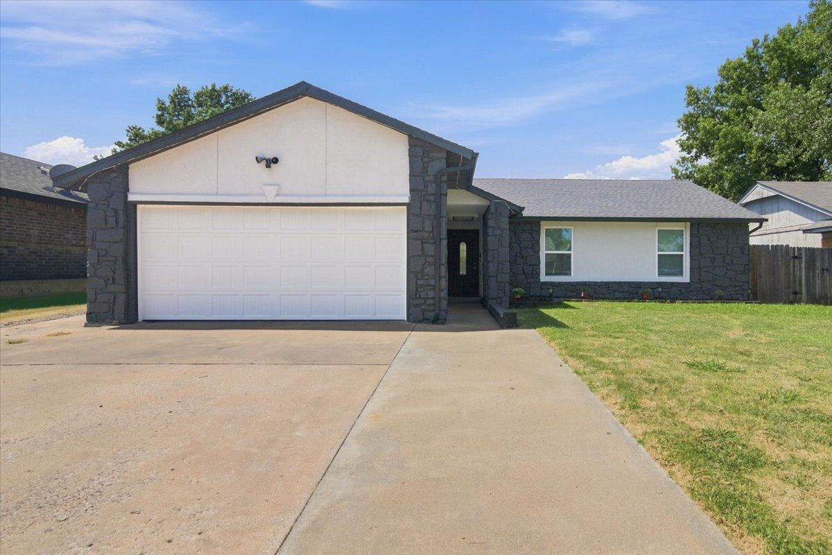 Property Photo:  2912 S 123rd East Avenue  OK 74129 
