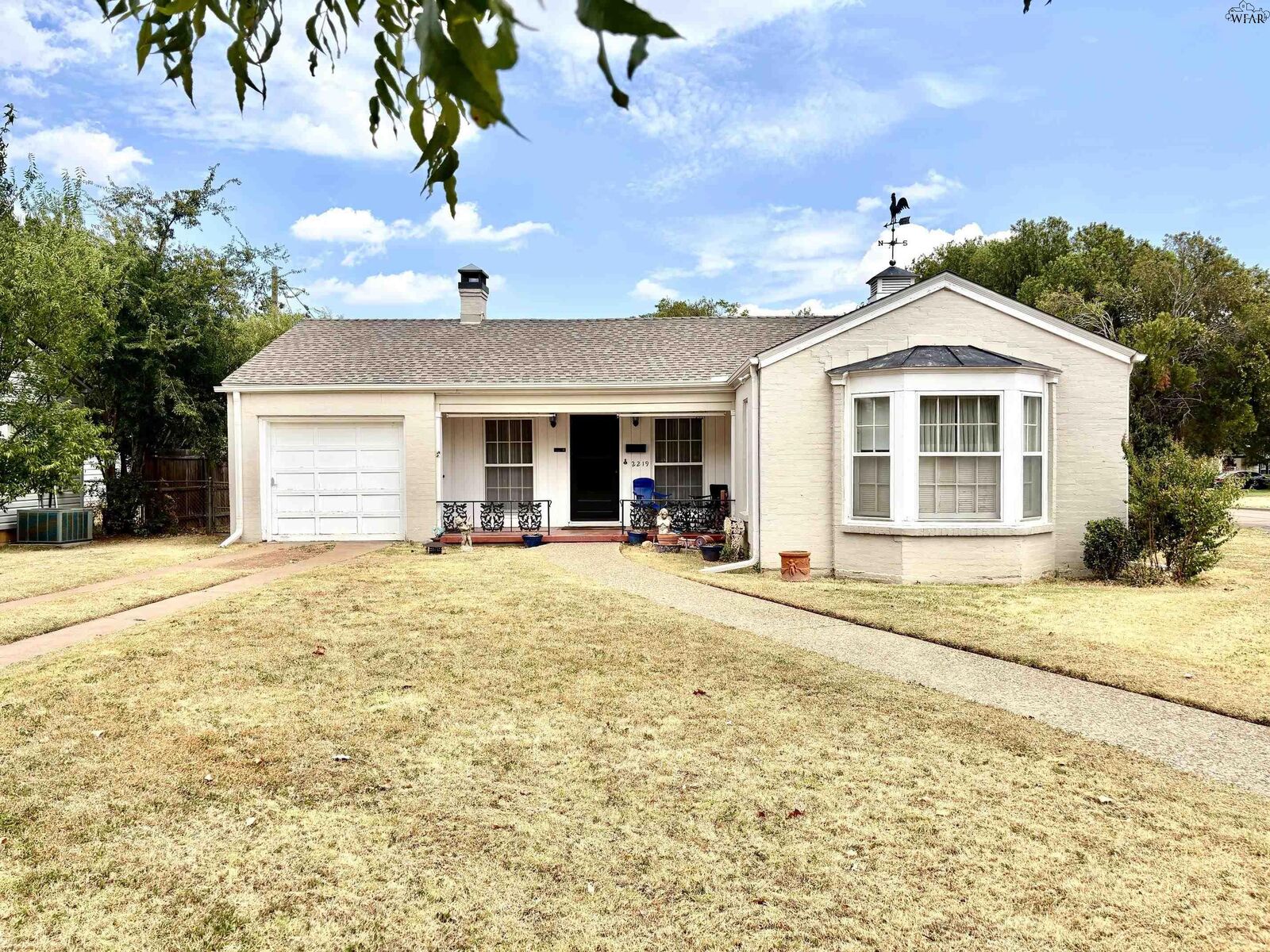 Property Photo: 2219 Wenonah Avenue TX 76309