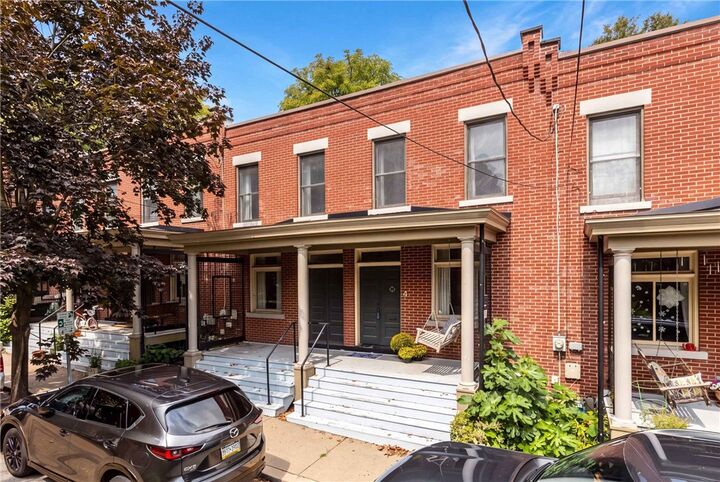 Property Photo:  4 Clarendon Place  PA 15206 