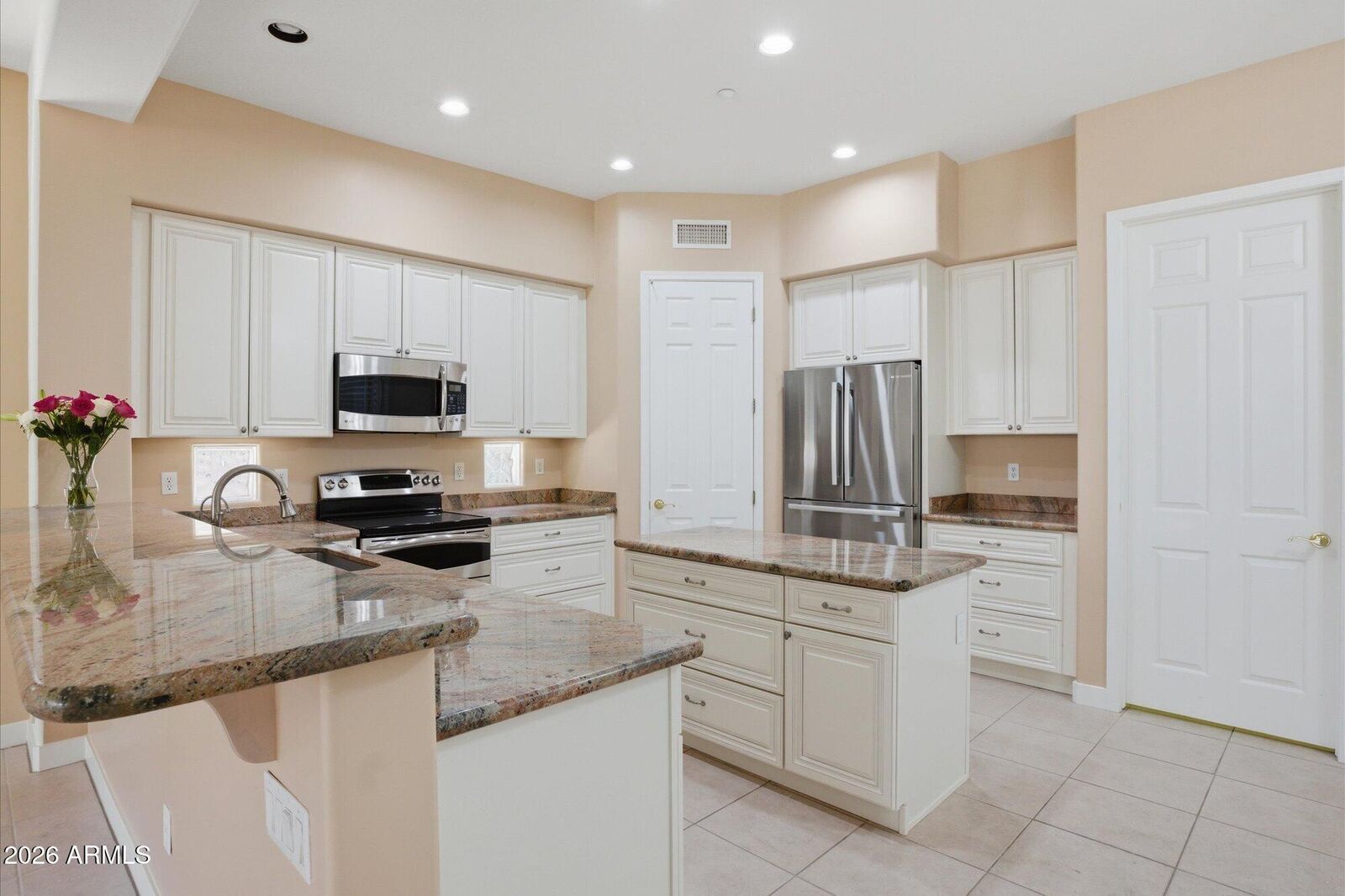 Property Photo: 7366 E Eagle Feather Road AZ 85266