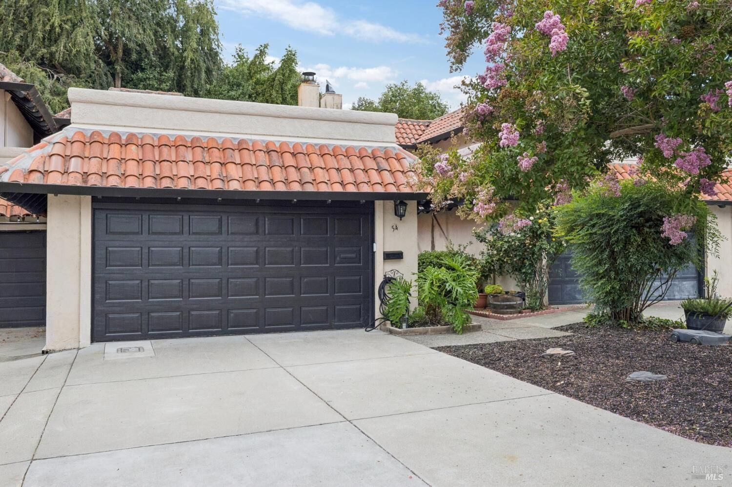 Property Photo:  54 Grande Paseo  CA 94903 