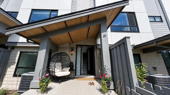 Property Photo:  16589 25 Avenue 37  BC V4R 1L6 