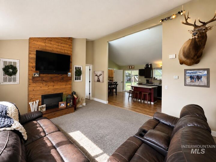 Property Photo: 658 Crocus Ln ID 83347